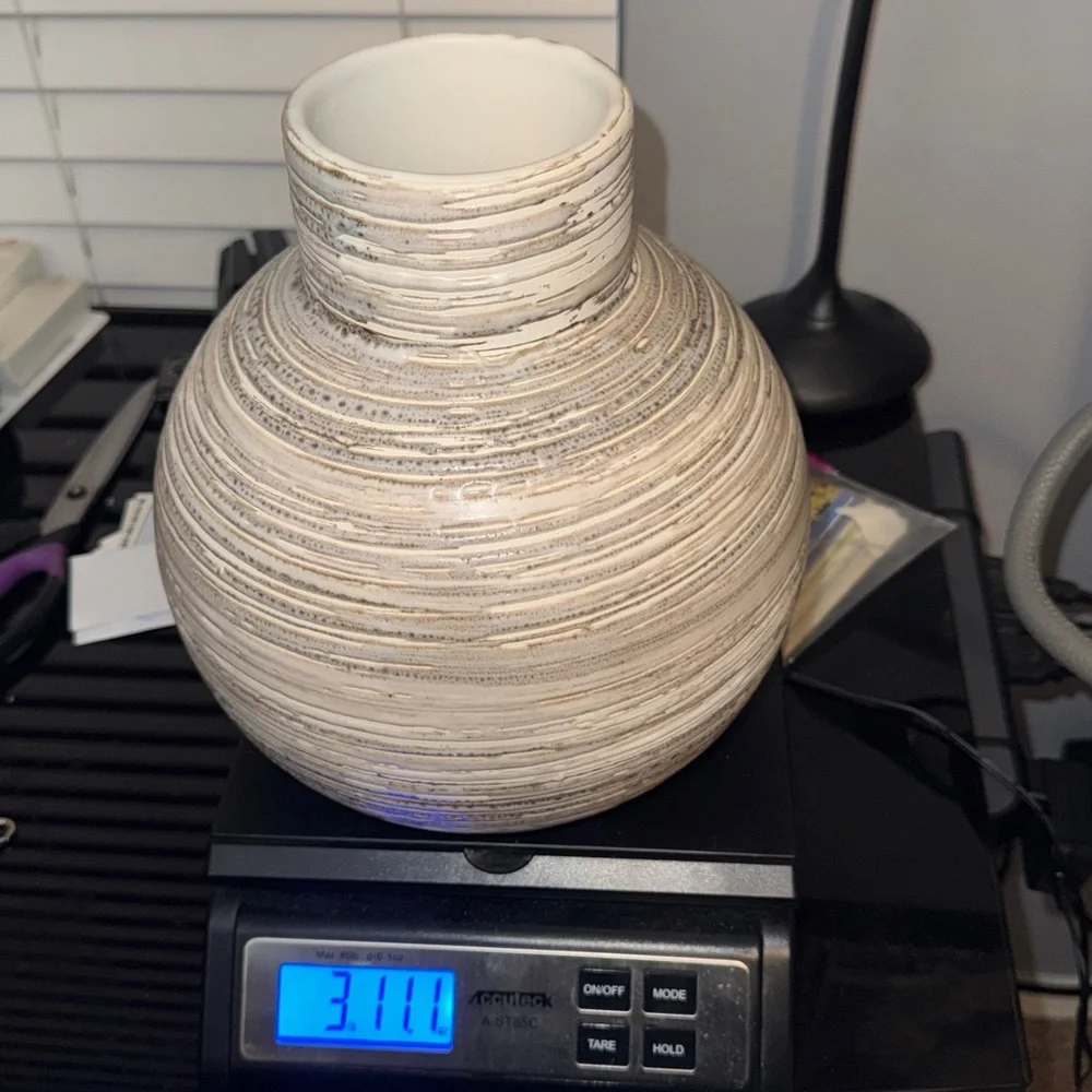 Cove Short Circular Vase